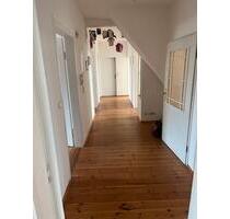 Altbauwohnung, 6 ZKBB, ca. 141 qm, mit Stellplatz - Wiesbaden Nordost