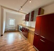 Frisch gemalerte 4-Raumwohnung mit Balkon, Einbauküche und 2 Bädern - Döbeln
