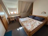 Foto - Schönes, voll möbliertes Zimmer mit eigenem Bad – alles inkl.