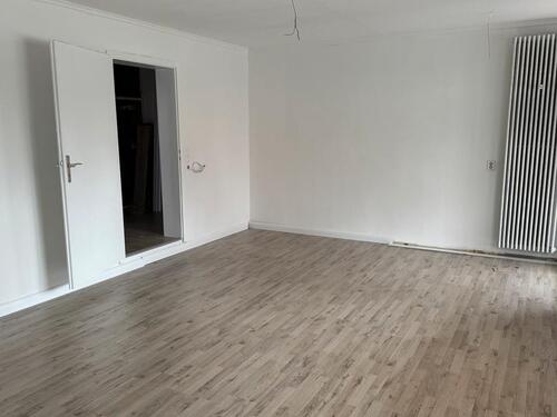 Foto - Komplett sanierte 3,5-Zi. Wohnung mit Stellplatz