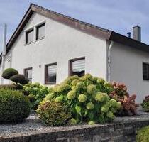 Einfamilienhaus mit Einliegerwohnung - Weilheim an der Teck