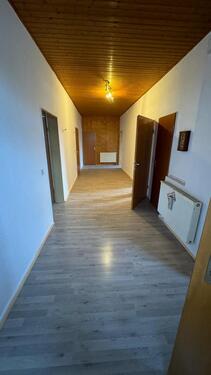 Foto - 3-Zimmer-Wohnung + Küche & 2 Bädern – 105 m² zu vermieten