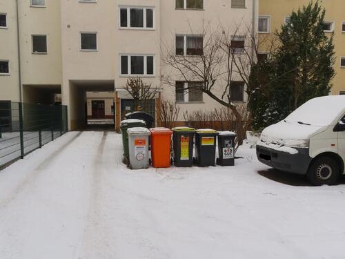Foto - Biete abgeschlossenen PKW - Stellplatz in Berlin - Moabit