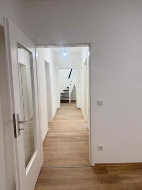 Foto - Kernsanierte 4-Zimmer-Wohnung (85 m*) mit großzügigem Spitzboden