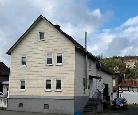 Foto - Geräumiges Einfamilienhaus mit Scheune und Halle