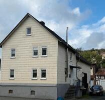 Geräumiges Einfamilienhaus mit Scheune und Halle - Dietzhölztal