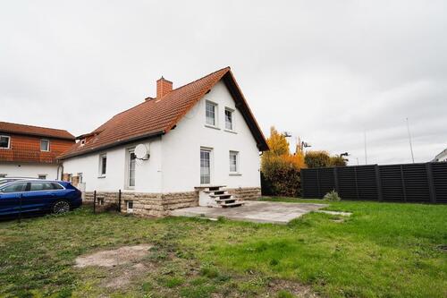 Foto - Haus mit Garten und Parkplatz zum Mieten