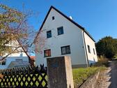 Foto - Freistehendes Einfamilienhaus mit Nebengebäude und Garage