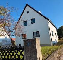 Freistehendes Einfamilienhaus mit Nebengebäude und Garage - Sengenthal