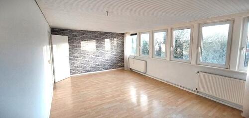 Foto - Großzügige 2-Zimmer-Wohnung mit riesigem Wohnzimmer & EBK – ruhig