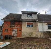 Grundstück mit renovierungsbedürftigem Haus & zusätzlichem Garten - Schwallungen