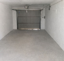 Extra lange Garage + zusätzlicher Stellplatz – Platz für 2 Autos - Alsfeld