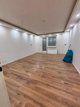Foto - Kernsanierte 3 Zimmer Wohnung im Erdgeschoss mit Balkon