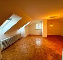 Geschmackvolle, renovierte DG-Whg mit 1,5 Räumen und Einbauküche - Ergolding