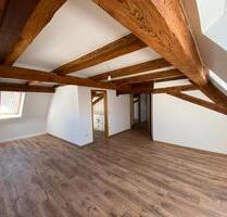 Schöne 3-Zimmer-Dachgeschosswohnung mit sichtbaren Holzbalken - Höchstadt an der Aisch