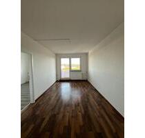 3 Raumwohnung mit Einbauküche, Balkon, Stellplatz - Reichenbach im Vogtland