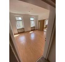 Schöne & geräumige 5-Zimmer-Wohnung 100 m² zentral in Oelsnitz - Oelsnitz (Vogtland)