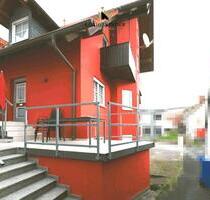 Doppelhaushälfte mit neuer Einbauküche, Carport für zwei Fahrzeuge und Stellplatz für PKW, od. Kauf! - Hammelburg