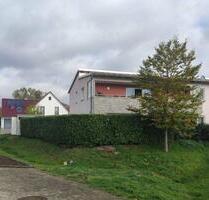 3-Zimmer Erdgeschoß Wohnung mit Terasse, Stellplatz und Garage - Sennfeld