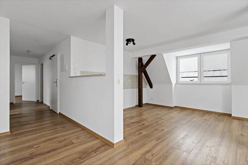 Foto - Fußbodenheizung, Loggia und Bad mit Wanne und Dusche- Hier bleibt kein Wunsch offen!