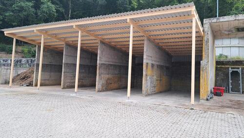 Foto - Stellplatz Wohnmobil großes Carport LKW Boot