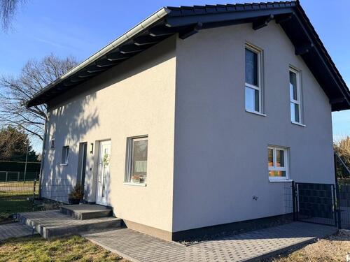 Foto - Modernes energieeffizentes Einfamilienhaus