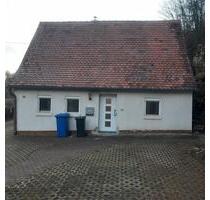 Einfamilienhaus mit Scheune Garage Stellplätze und großem Garten - Lauterhofen