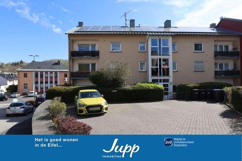 Foto - Geräumige 3 ZKB Wohnung mit Balkon und PKW-Stellplatz in einem Mehrfamilienhaus in Hillesheim