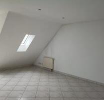 Helle 2,5 Zimmer Dachgeschoss Wohnung zu vermieten - Griesheim