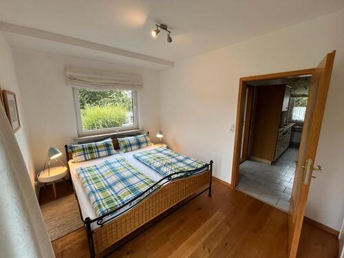 Foto - Helle möblierte Erdgeschosswohnung mit eigenem Eingang und Garten