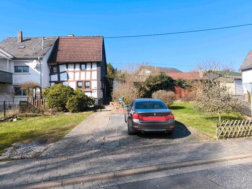 Foto - Einfamilienhaus mit großem Garten und Wintergarten.