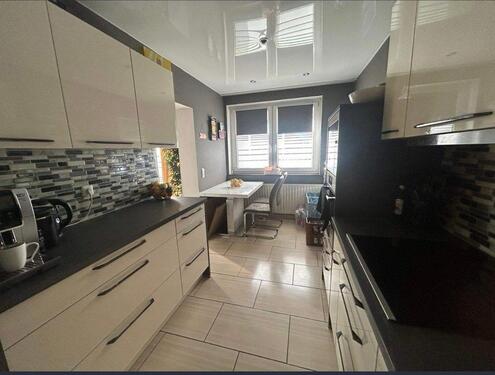 Foto - Moderne 3-ZKB Wohnung mit Balkon + EBK + Garage – provisionsfrei!