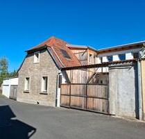 Sorgsam saniertes Haus in Albertshofen und Ackerland - Marktsteft