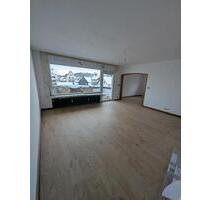 3 Zimmer Wohnung mit Balkon - 740,00&nbsp;EUR Kaltmiete, ca.&nbsp; 93,00&nbsp;m&sup2; in Kreuztal (PLZ: 57223)