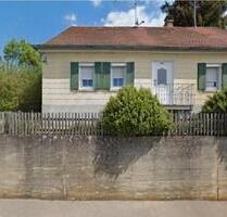 Freistehendes Einfamilienhaus, mit Nebengebäuden - Höchstädt an der Donau