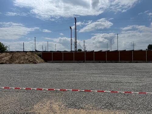 Foto - 2000m² Geschotterte Außenfläche zu Vermieten