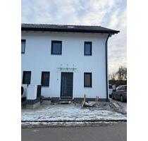 Doppelhaushaelfte Erstbezug - 2.550,00&nbsp;EUR Kaltmiete, ca.&nbsp; 20,00&nbsp;m&sup2;&nbsp;Wohnfl&auml;che in Zolling (PLZ: 85406)