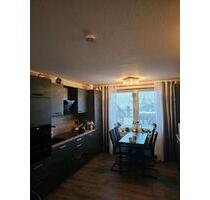 Moderne Maisonette-Oberwohnung + Balkon, Stellplatz + Neuer Küche - Esens