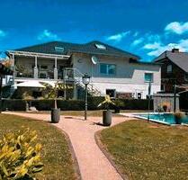 Mehrgenerationen- oder Mehfamilienhaus mit Pool und Weitblick - Breitscheid