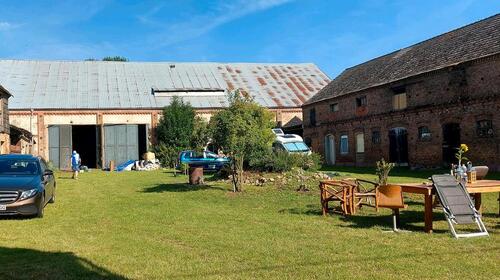 Foto - Stellplätze, für Caravan, Camper, Boote, Anhänger, Oldtimer etc