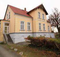 Gemütliche 2- Zimmerwohnung im repräsentativen Wohnhaus + Tageslichtbad + separater Eingangsbereich - Genthin