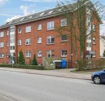 Große 3-Zimmer-Dachgeschoss-Wohnung in zentraler, aber ruhiger Lage von Neumünster
