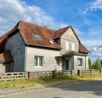 Ein - Zwei Familienhaus mit Scheune, Stallgebäude und Ackerland - Uetze