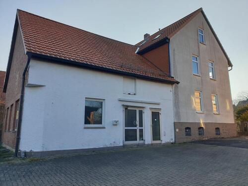 Foto - Einfamilienhaus - 7 Zimmer, Werkstatt, Scheune mit Carport
