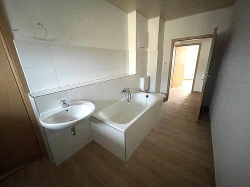 Foto - 2,5 Zimmerwohnung im 2.OG in kleinem Mehrfamilienhaus