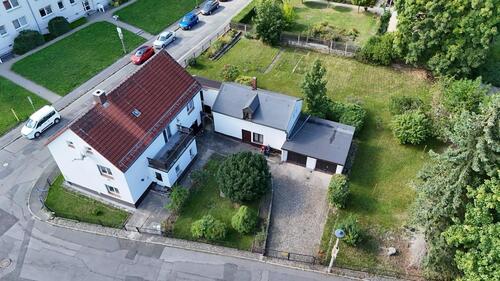 Foto - Grundstück mit Haus und Garagenreihen (19 PKW Garagen)