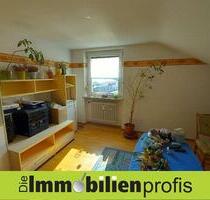 H-43017 - Geräumige Dachgeschosswohnung, 3-Zimmer, Einbauküche - Hof Christiansreuth