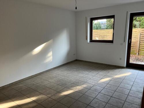 Foto - 2ZKB helle, ruhige & renovierte Erdgeschosswohnung mit Garten