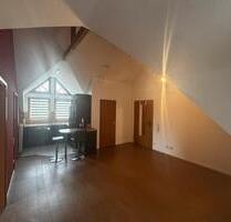 Helle 2-Zimmer-Wohnung mit Balkon & Garage - Frankfurt am Main Schwanheim