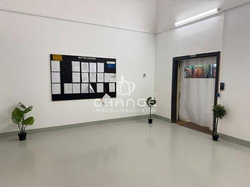 Foto - ***Lagerfläche mit kernsanierter Bürofläche - Regensburg Osten***